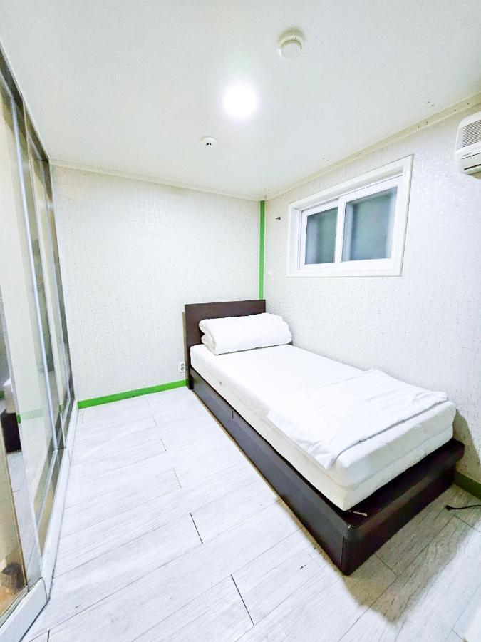 Travelers A Korea Hostel Seoul Exteriör bild